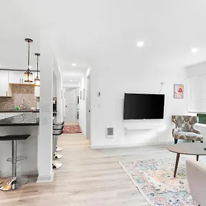 Hillside In - Updated And Well Appointed. Seattle